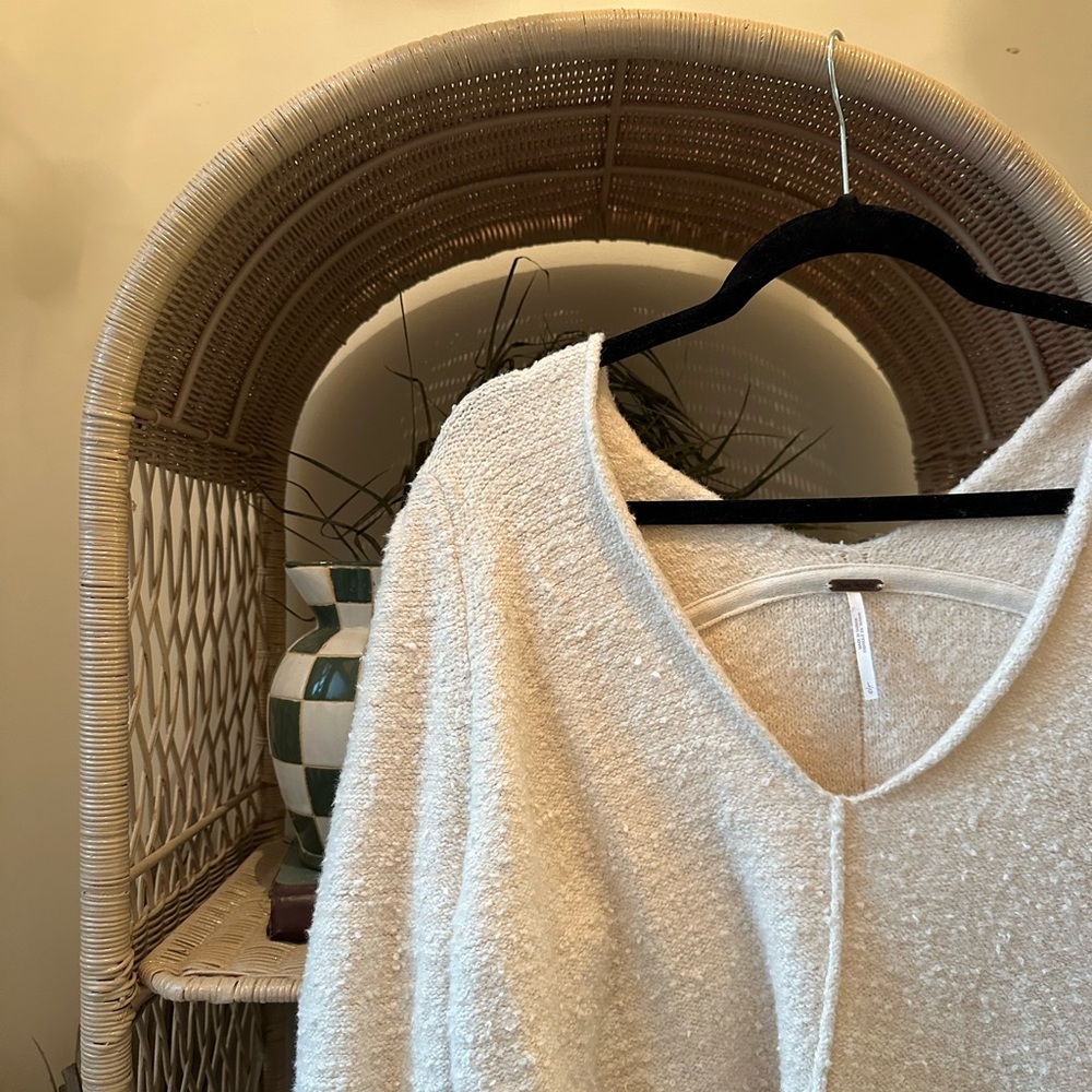 NWT free people sweater! Super cozy, just not my style right now. Never worn!